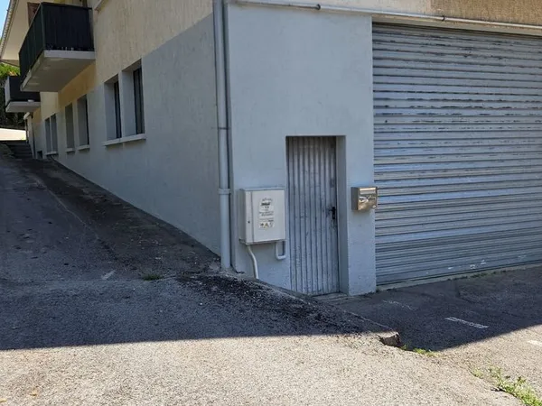 Local commercial 64 m²