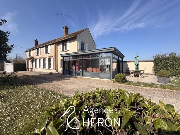 Très belle longère avec une magnifique véranda de 60m2 sur u