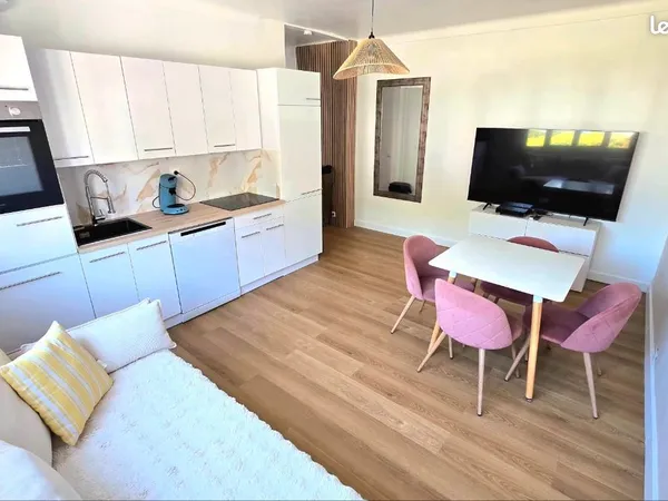 CAGNES-SUR-MER - À 100 M DE LA PLAGE - T2 RÉNOVÉ 32 m² - BALCON APERÇU MER
