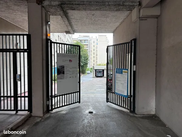 Parking sécurisé à 2 portails - Vaugirard / Convention / Porte de Versailles