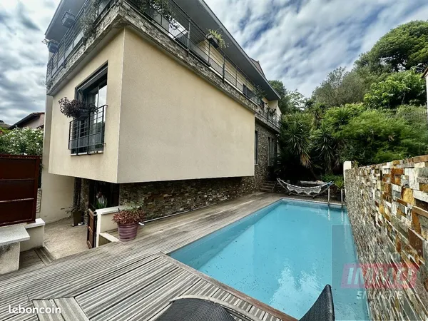 Propriété 6 pièces 185 m²