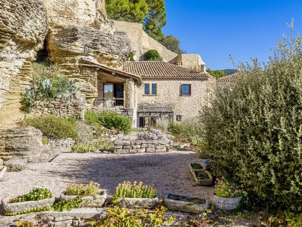 Charmante maison de village avec vue panoramique et garage
