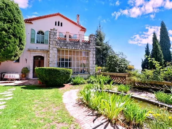 Maison 9 pièces 380 m²