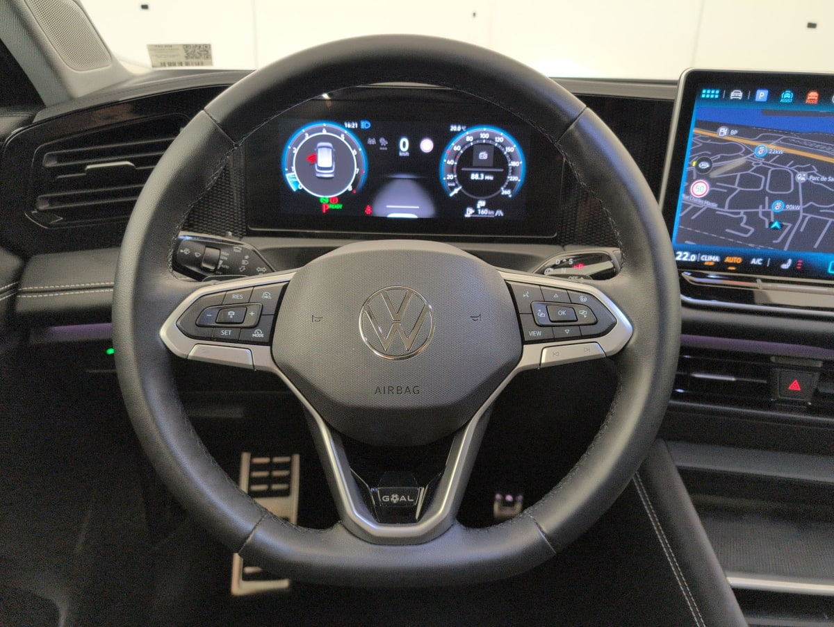 Volkswagen Tiguan — photo 14