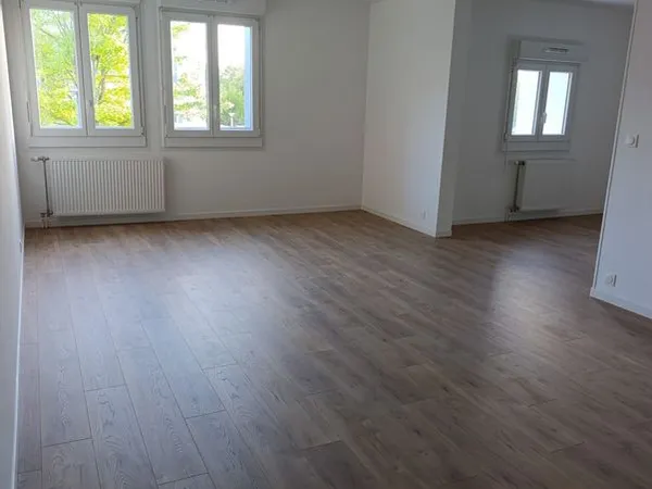 T4 meublé 85 m² - Entièrement rénové - Parking - DPE C