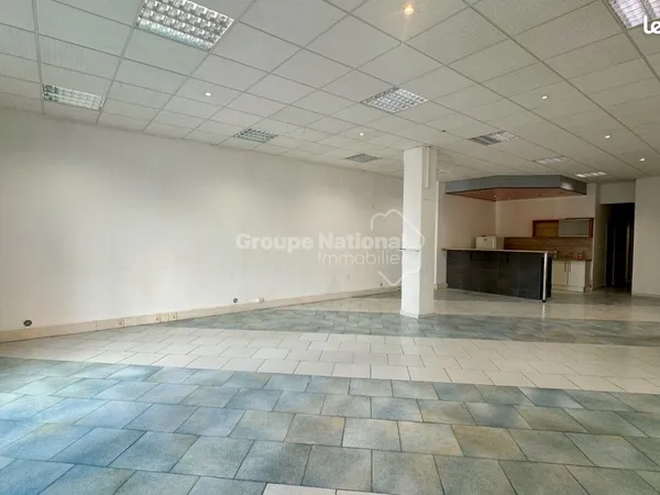 Local 143 m² NIMES