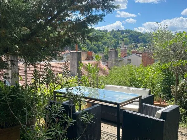 Loft 45m² climatisé avec vue imprenable sur les toits de Lyon du 1er novembre au 1er décembre
