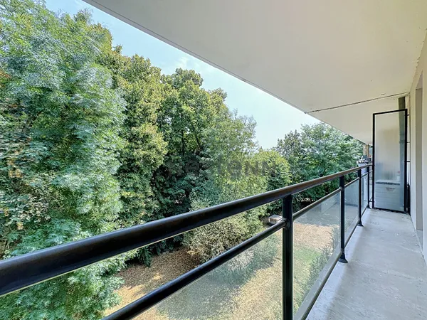 TOURS NORD - APPARTEMENT 3 PIECES AVEC BALCON ET PLACE DE PARKING PRIVATIVE