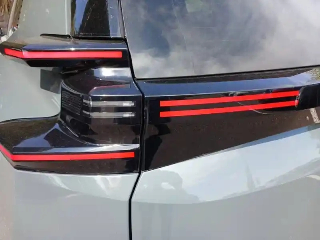 Citroën C5 Aircross hybride 145 ch e-dcs6 — photo 17