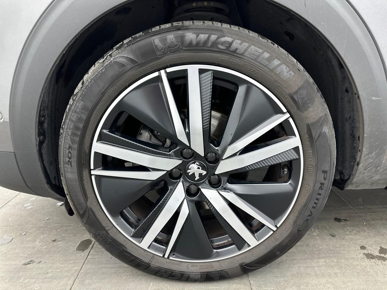 Peugeot 3008 puretech 130ch s&s eat8 gt pack — photo 14