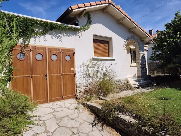 Adorable maison à rafraichir