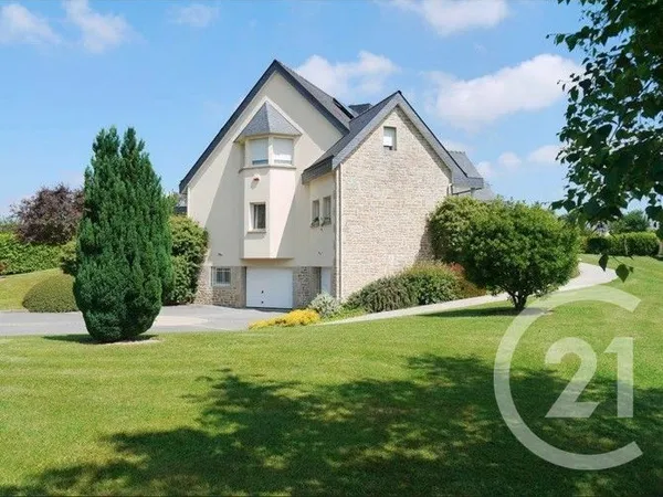Maison 8 pièces 243 m²