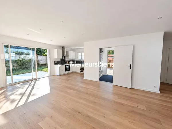 44410 SAINT-LYPHARD - Maison contemporaine de plain-pied- 3 chambres avec garage et jardin