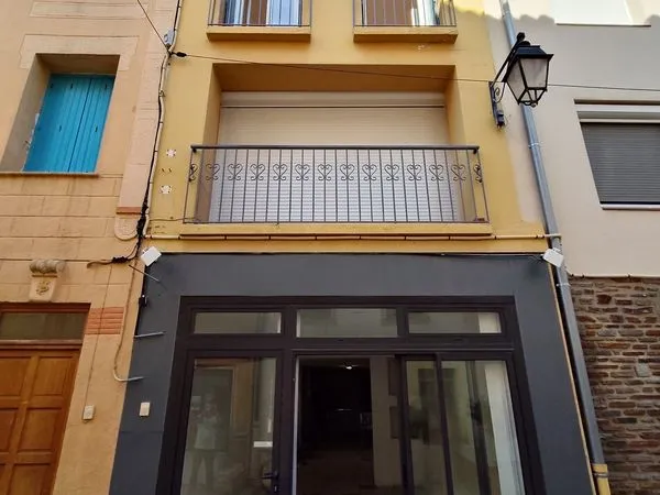 Argelès-sur-Mer Village - Immeuble en copropriété 173 m² - Appartement rénové + local commercial