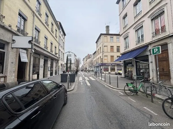 Commerce chaussure/cuir 53 m²