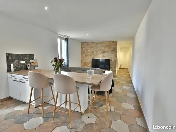 Appartement 80m² T3 SANS AGENCE