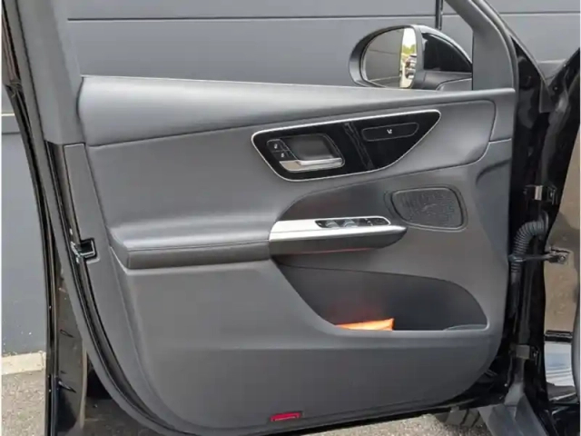 Mercedes Glc 300 e — photo 16