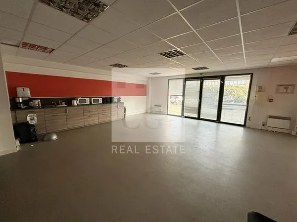 Local professionnel 228 m²