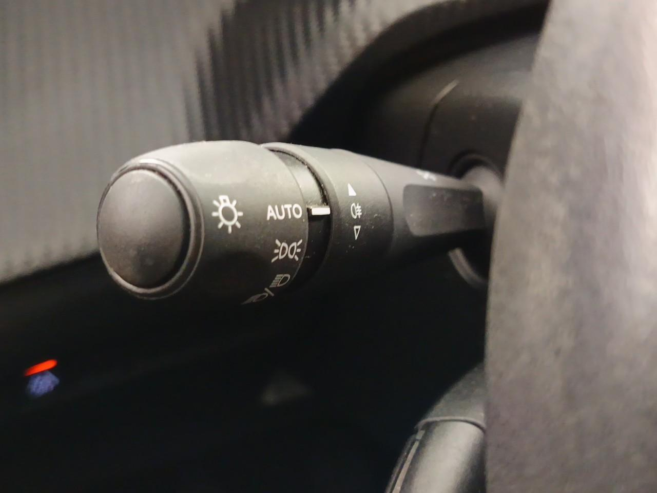 Peugeot 2008 puretech 100 s&s bvm6 allure — photo 24