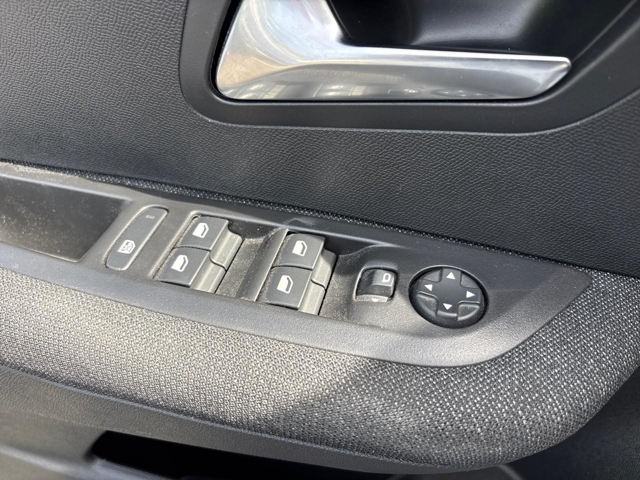 Peugeot 208 1.2 hybrid 110ch style e-dcs6 — photo 14