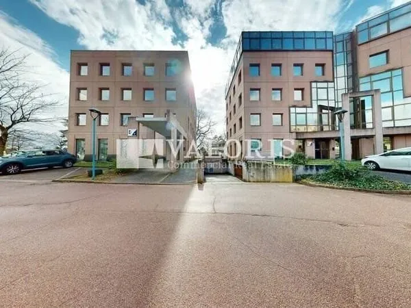 Bureau 375 m²