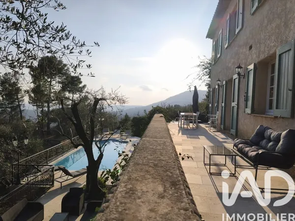 Maison 5 pièces 220 m²