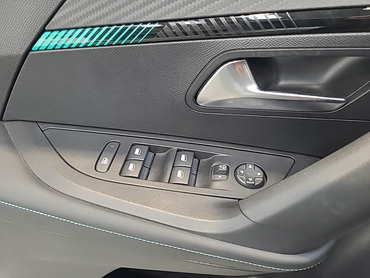 Peugeot 2008 electrique 136 ch allure — photo 25