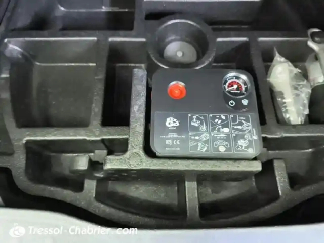 Jeep Renegade 1.3 turbo t4 190 ch phev at6 4xe eawd 80th anniversary — photo 4