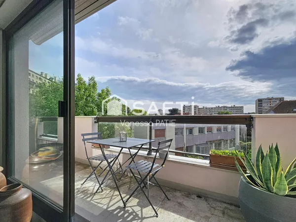 Appartement lumineux avec balcon orienté sud