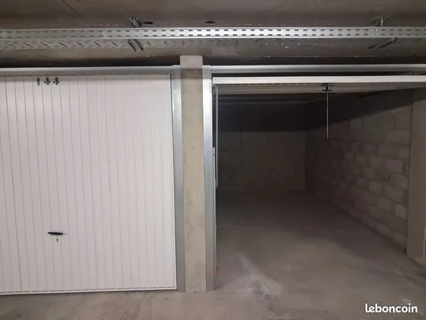 Garage 15 m2 Bron