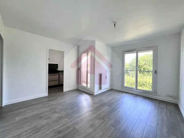 STUDIO 25m² AVEC BALCON & PARKING - DOURDAN