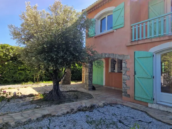 Trés belle villa a Clermont l hérault au calme