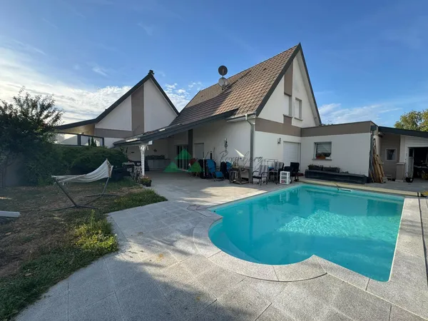 Le charme d'une maison familiale avec piscine dans un secteu