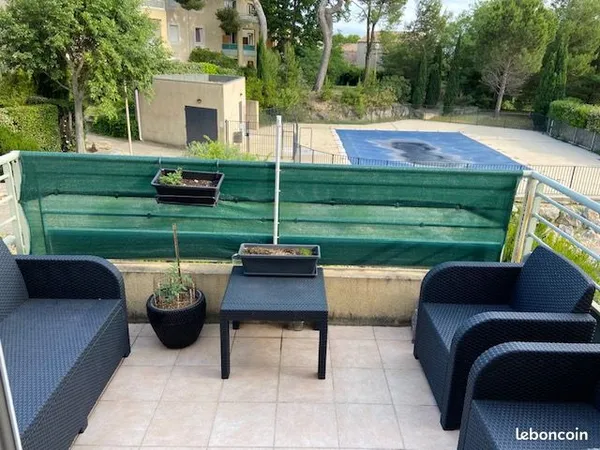 A louer T2 avec parking sécurisé et terrasse à Villeneuve les Av. - Résidence de standing