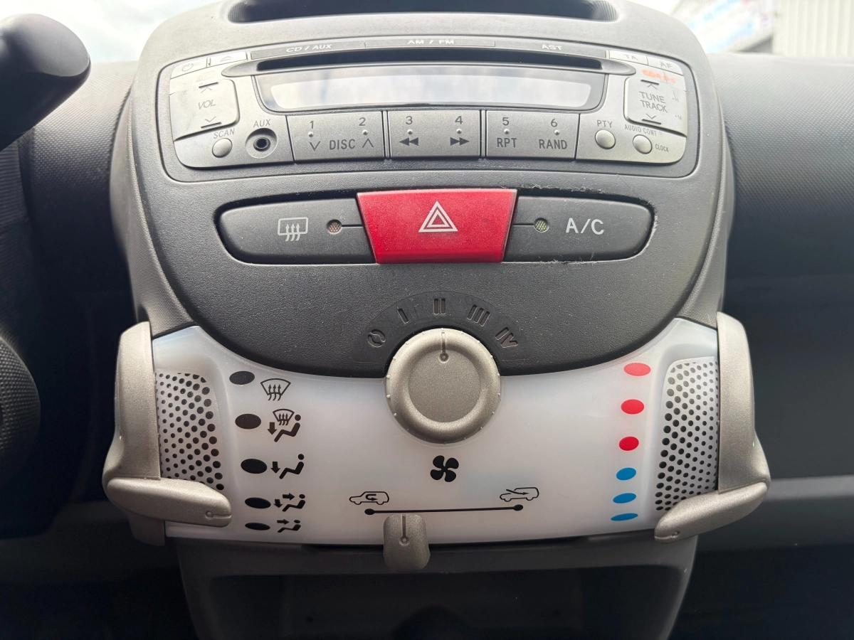Peugeot 107 1.4 HDI 55 TRENDY occasion - Diesel - 2009 - 21 850 km - 4 490 € - Orgeval (Yvelines) 992786245192 — photo 18