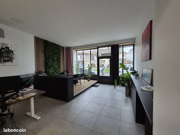 Local commercial / bureaux 88 m² - Hyper-centre Alès - 12 m de vitrine