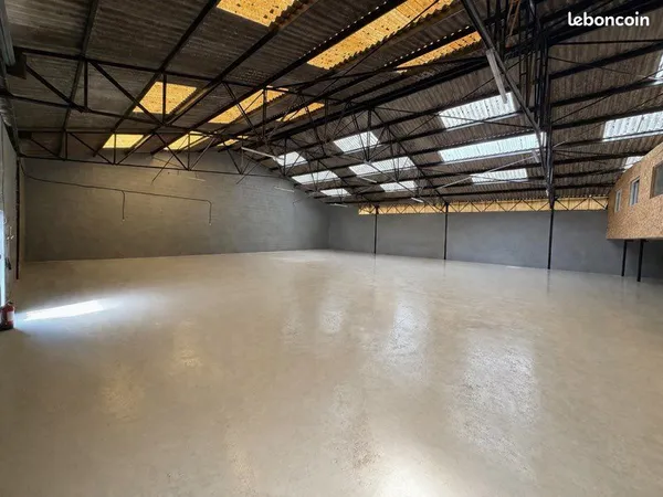 Dépôt à usage commercial