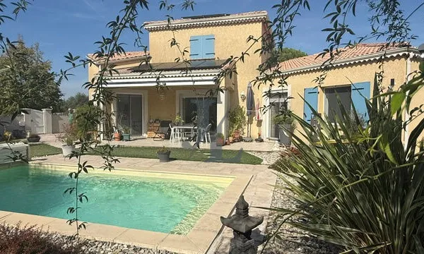 VILLA D'EXCEPTION EN EXCLUSIVITÉ AVEC PISCINE ET JARDIN SANS VIS-À-VIS