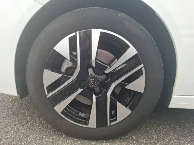 Peugeot 208 puretech 100 s&amp;s bvm6 — photo 10