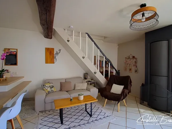 Maison de ville avec jardin - 3 chambres / cave / 2 places de parking