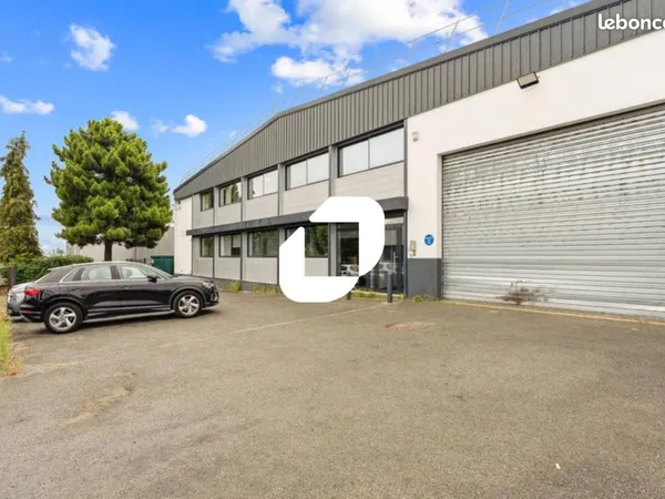 Local d'activité 1 885 m²