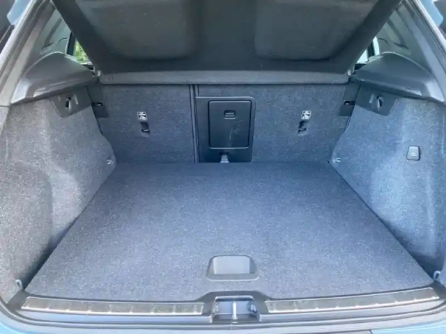 Volvo Xc40 t4 recharge 129 + 82ch inscription dct 7 — photo 8