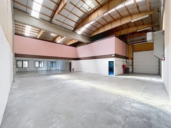 Local d'activité 1689 m²