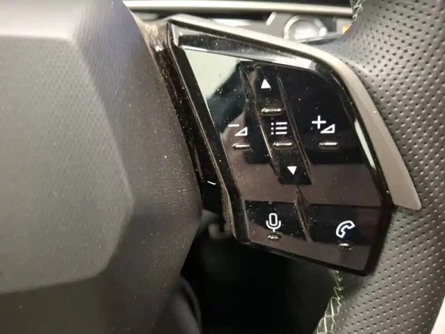 Peugeot 3008 hybrid 145 e-dcs6 — photo 23