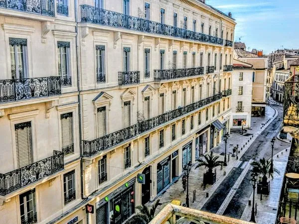 Appartement style Haussmanien - 90 M² - Hyper Centre historique de Nîmes