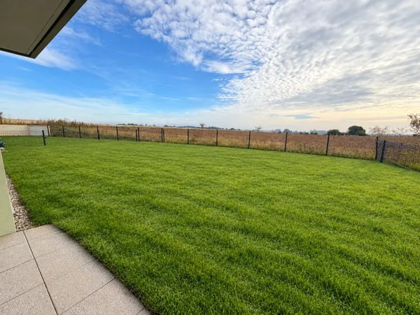 GROSSE BAISSE DE PRIX ! T4 en rez de jardin vue champs 366 030 € NEUF !