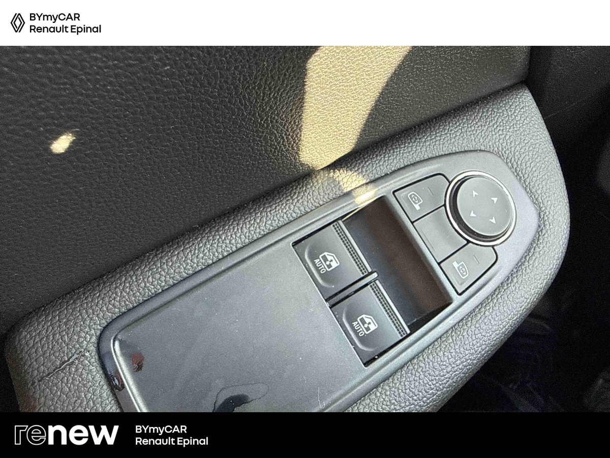 Renault Clio TCe 90 — photo 20