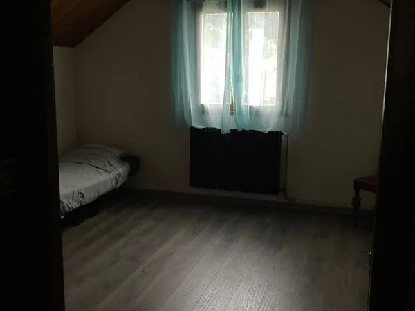 Loue chambre meublée au mois