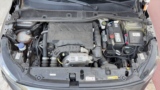 Peugeot 208 1.2 PureTech 100 - Allure – 2022 – 90069 km – Essence – Boîte Manuelle — photo 20