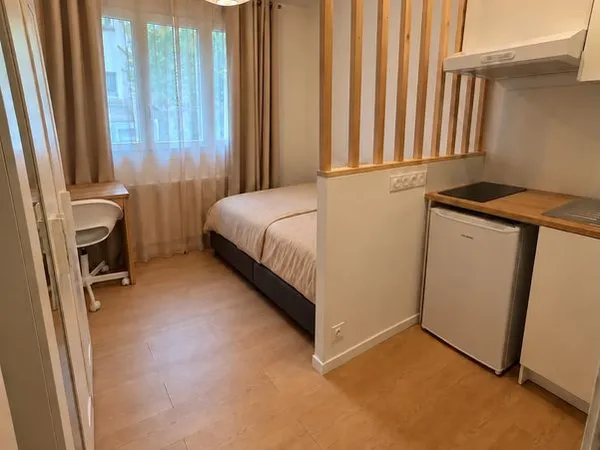 Studio meublé rénové - 5 min du RER B - 750 CC